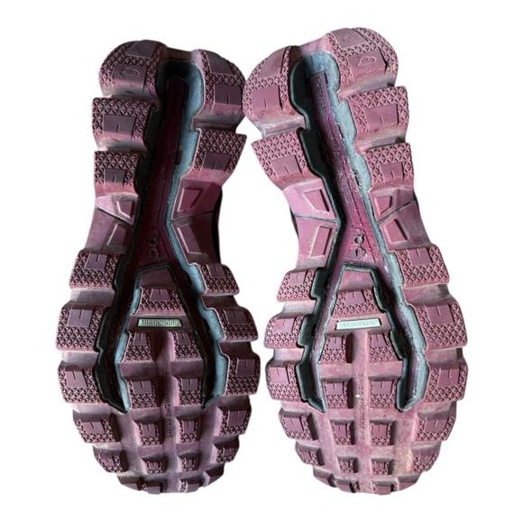 On Cloudventure Waterproof Shoes, Women’s size 8 - Picture 8 of 10